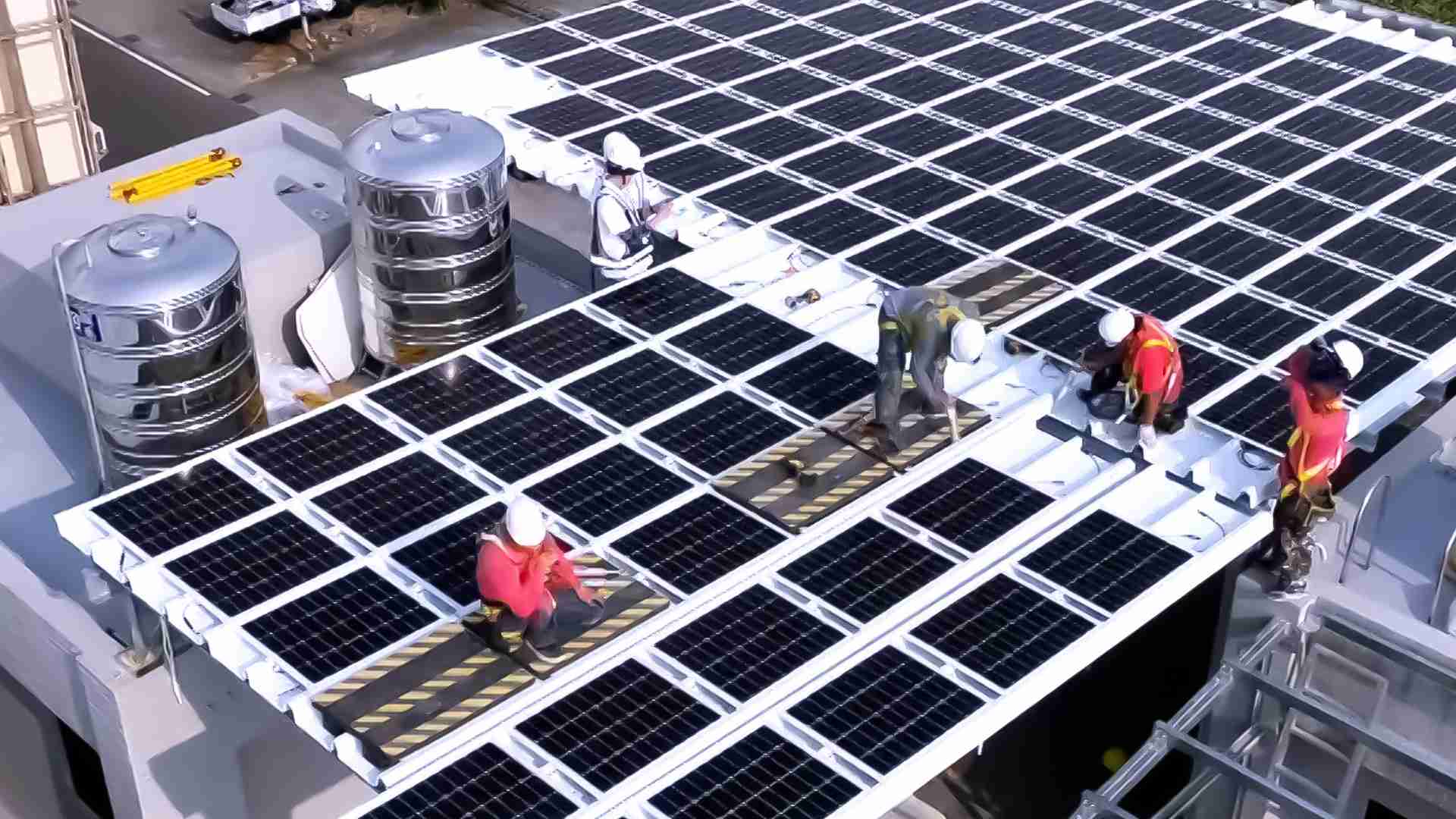 人生就是博着力于替代能源之技术研发，，，，如光电浪板的相关制程、、、设备与产品，，，其中所开发之光电整合型浪板，，，减少传统金属支架安装，，，更提升耐候度，，可广泛运用于多元场域，，，，并辅助建筑达到净零碳排目标