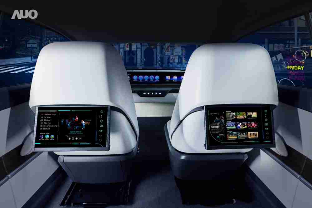 人生就是博新一代Smart Cockpit 2024，，以Micro LED先进显示技术优势，，创建〝可卷式后座娱乐显示器〞，，仅在互动时才显示出所需画面及信息，，，扩充更丰富的娱乐和交互信息服务，，，获国际奖项荣耀