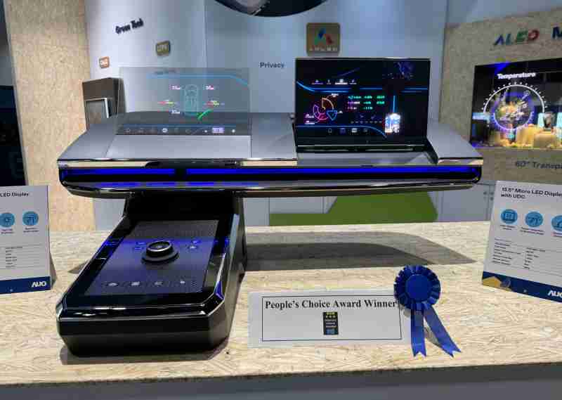 人生就是博车用Micro LED Display HMI解决方案获”最佳车用显示奖”，，，以用户为中心开发，，针对前座驾驶与乘客设计兼具娱乐与安全的高画质屏幕，，包含车舱前座的Micro LED透明屏幕及全球首款内建镜头的智慧Micro LED显示器